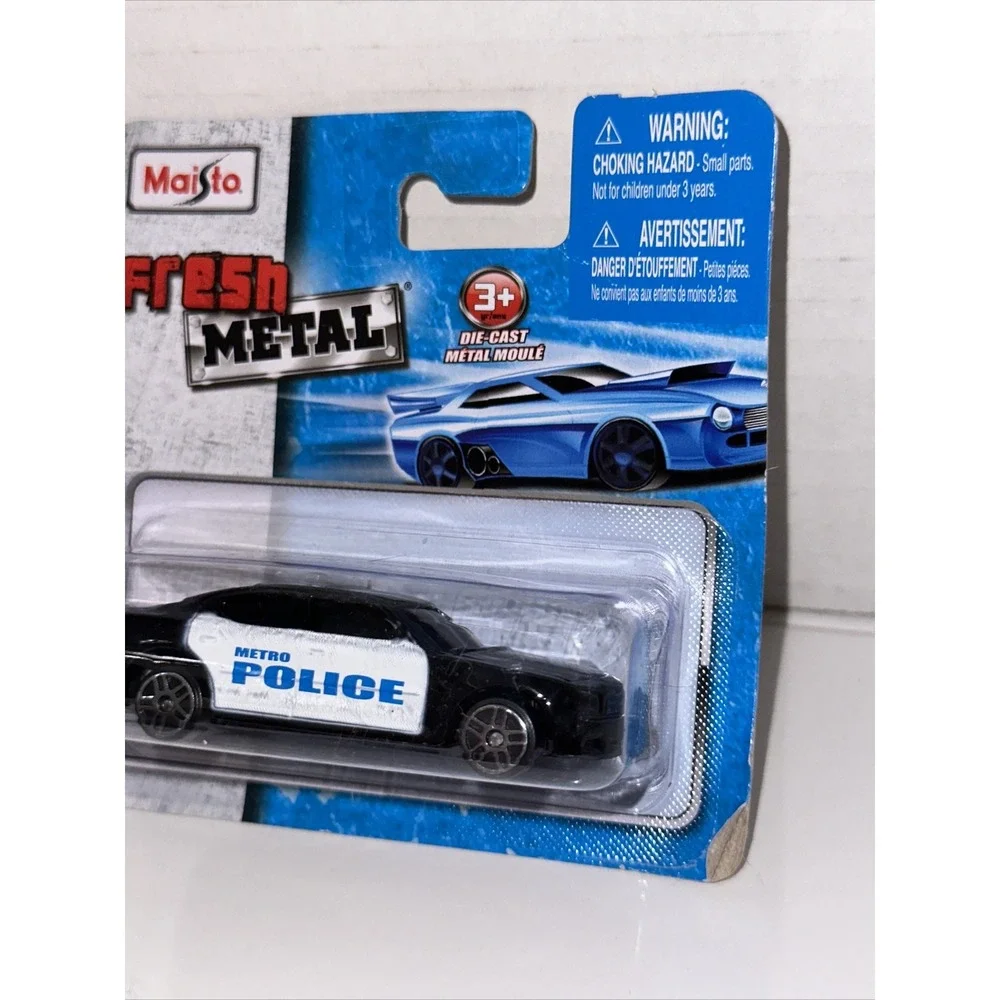 Maisto Fresh Metal Metro Police Car Die-Cast Black White 1/64 Scale 15044 NEW